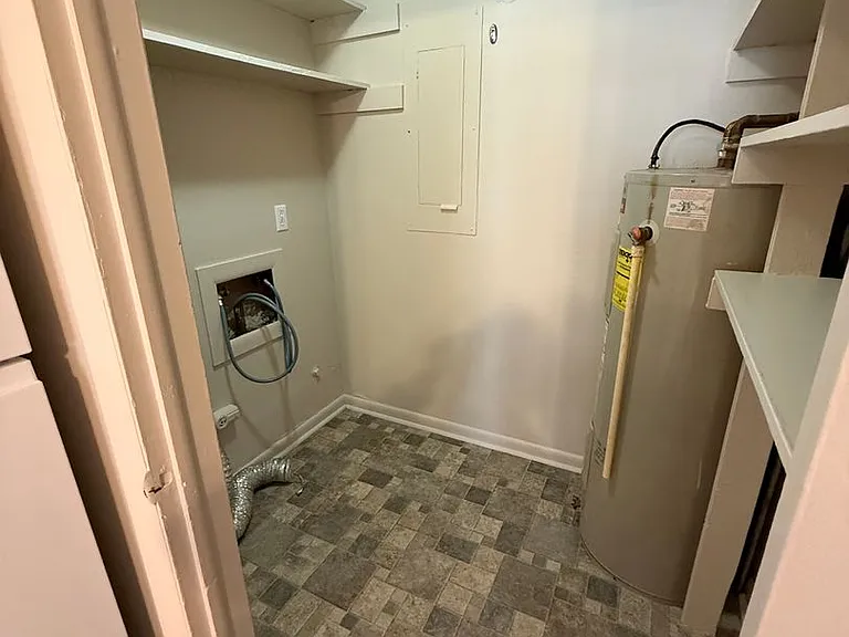 224 E Ellis Rd — Photo 6