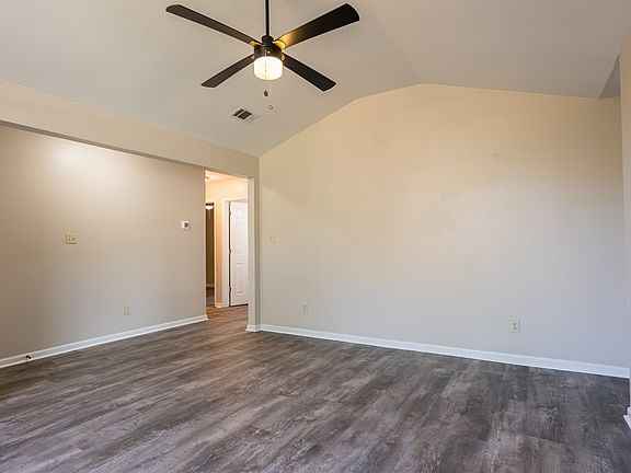 4th image of 240 Parkview Cir