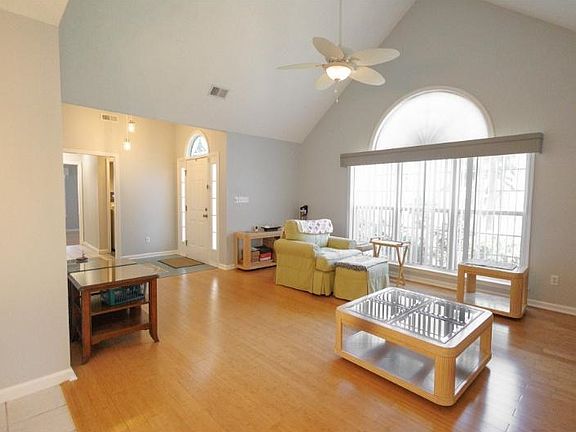 5th image of 1003 Sea Horse Ct.
