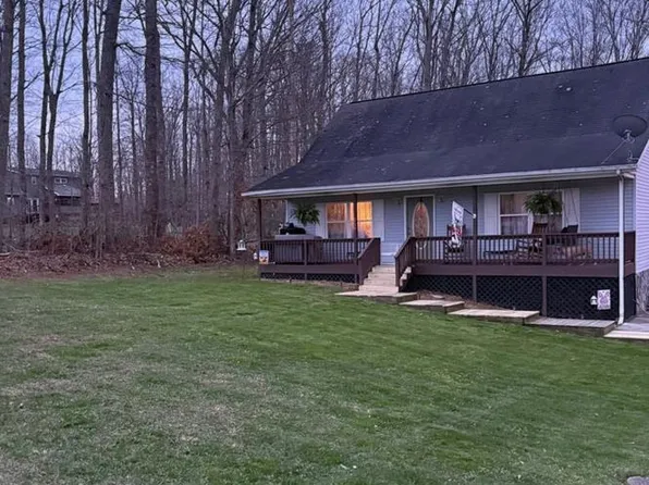 219 Thousand Oaks Dr, Shady Spring, WV 25918