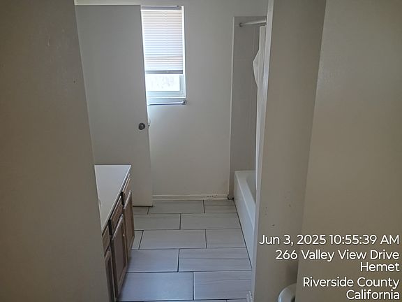 4th image of 266 N Valley View Dr