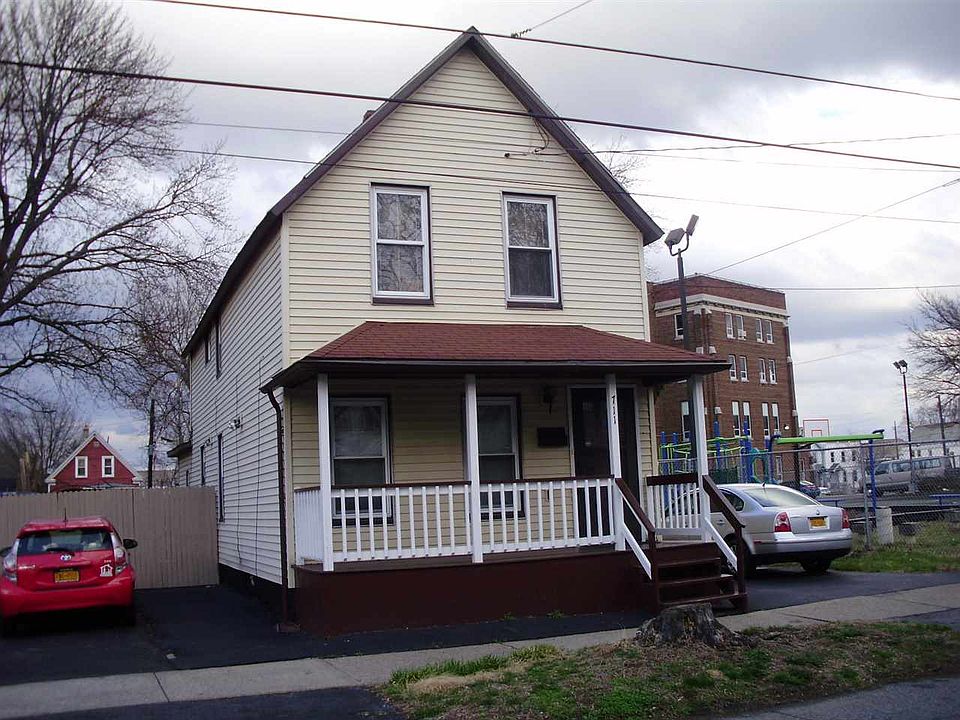 2nd image of 711 Stanley St