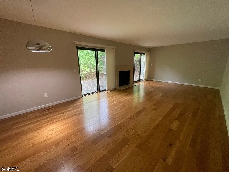 3 bed, 2.5 bath, $4,300 — Photo 4