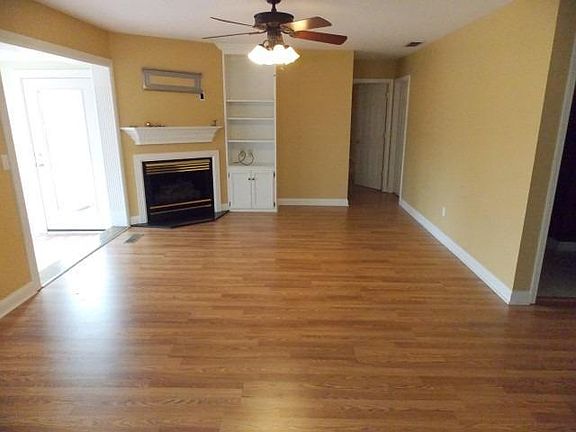 3rd image of 811 Isaac Shelby Cir E