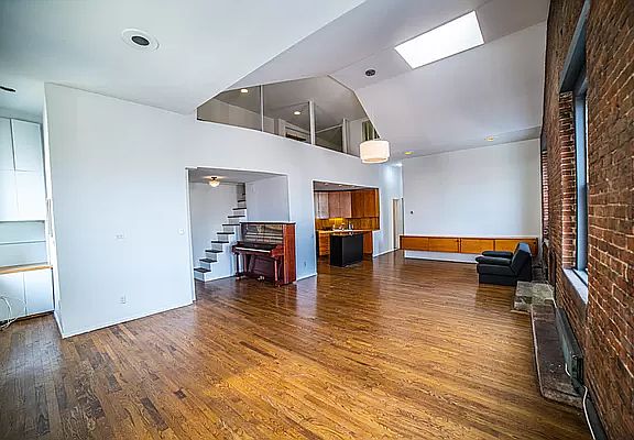 4th image of 257 Church St #4/5