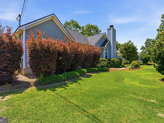 3rd image of 189 Stonefield Cir