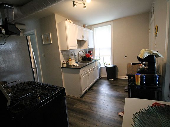 Kitchen - Lived in