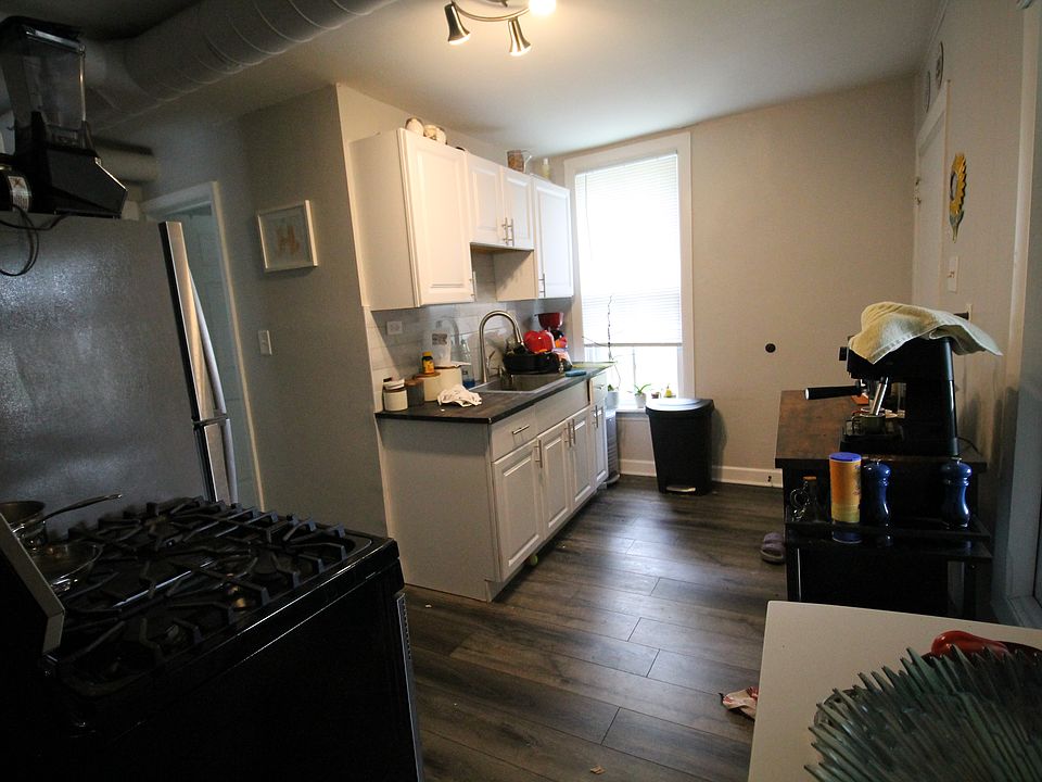 Kitchen - Lived in