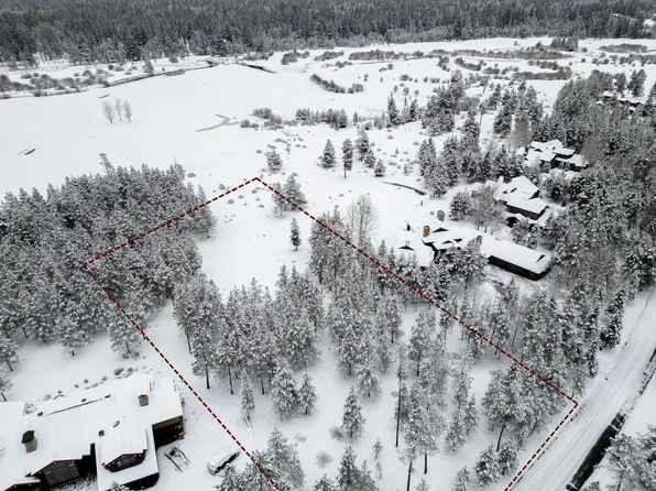 56340 Twin Rivers Dr, Bend, OR 97707