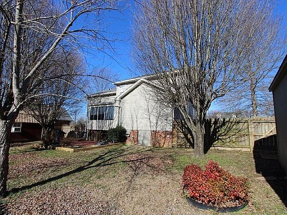 5th image of 514 E Oakdale Dr