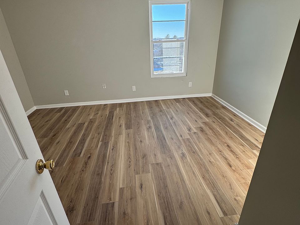 2nd image of 522 N Main St #305