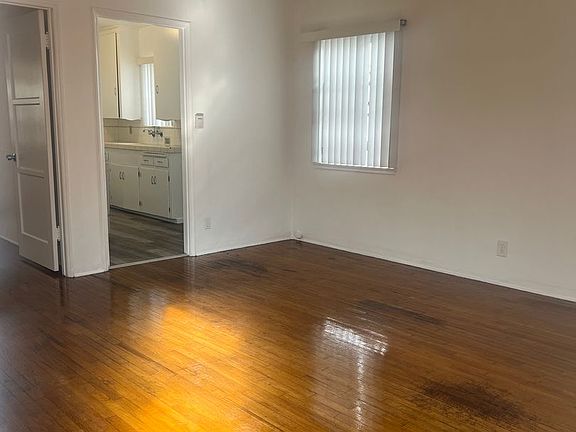 3rd image of 1051 Grover Ave Unit B
