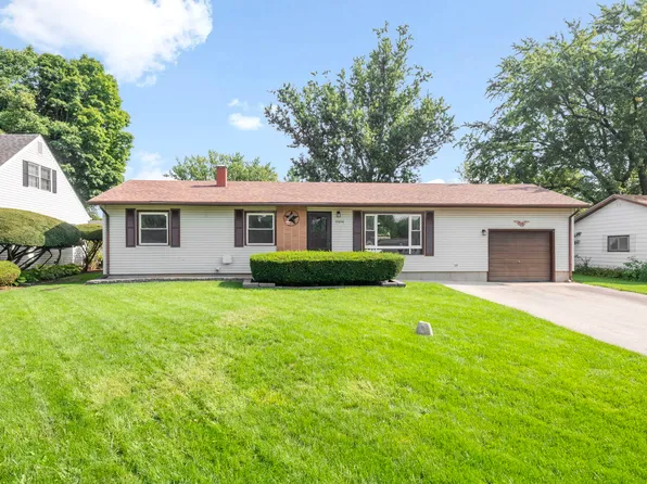 10004 NW Circle Dr, Richmond, IL 60071
