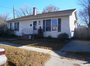 89 Radcliffe Rd, Island Park, NY 11558