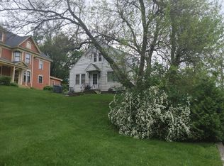 418 Fremont St #A, Woodstock, IL 60098