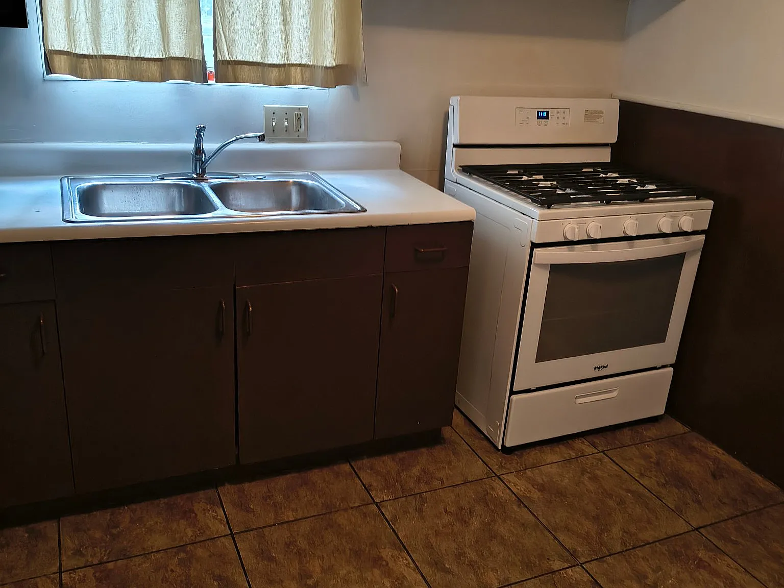 One bedroom — Photo 4