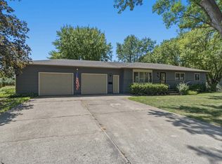 205 Crestwood Dr, Hartford, SD 57033