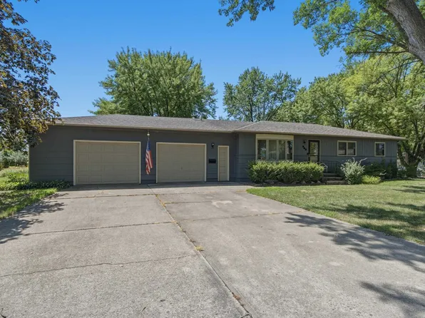 205 Crestwood Dr, Hartford, SD 57033