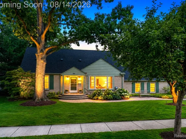 32312 Arlington Dr, Beverly Hills, MI 48025