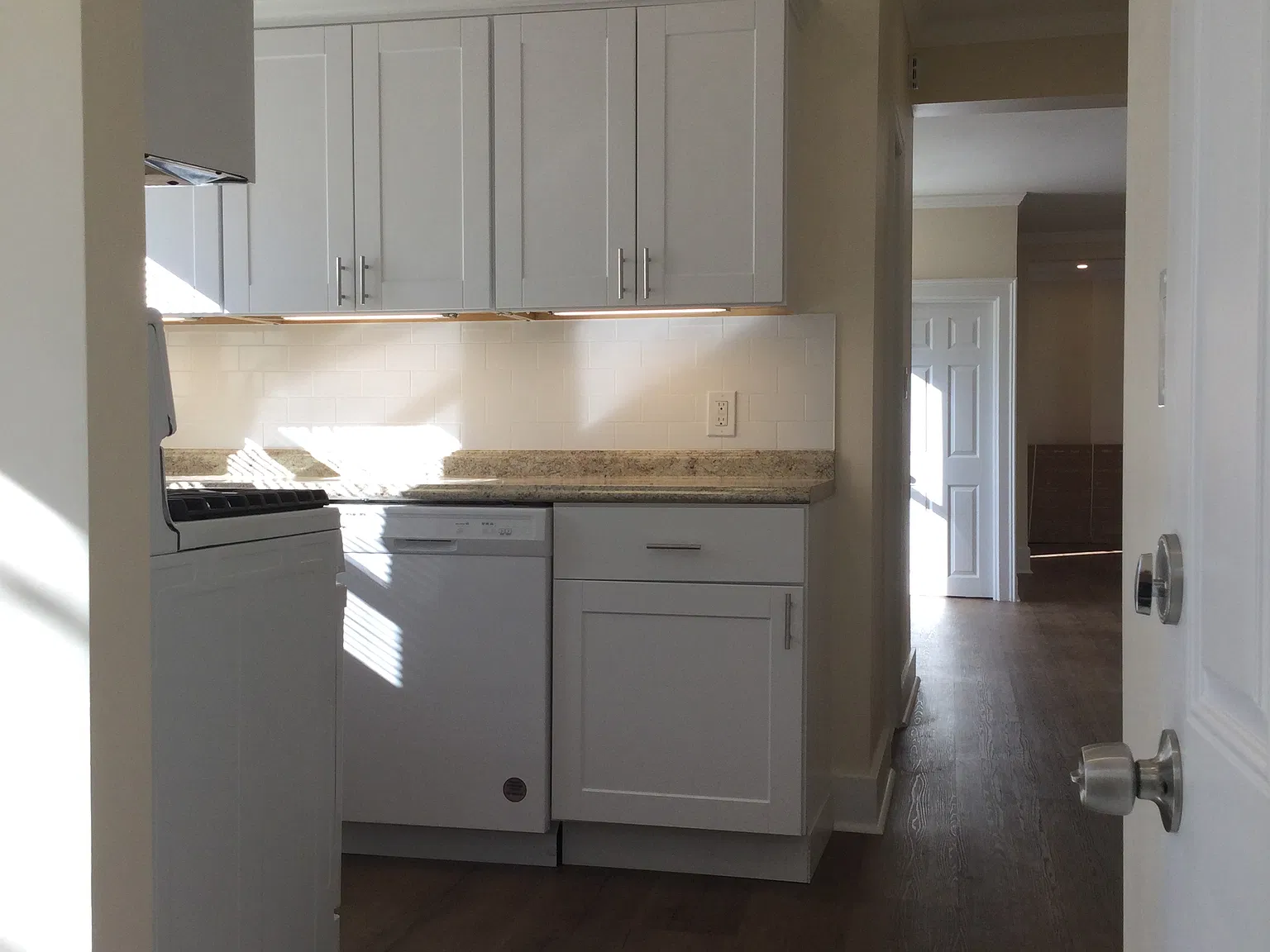 2 bed, 1800 sqft, $1,825 — Photo 2