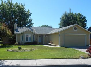845 NW 21st St, Redmond, OR 97756