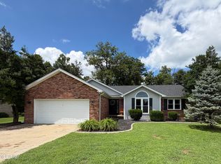 2812 Oakwood Dr, Bardstown, KY 40004