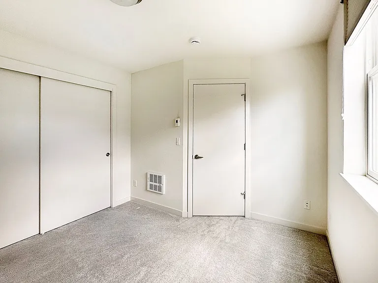 4812 Linden Ave N — Photo 10