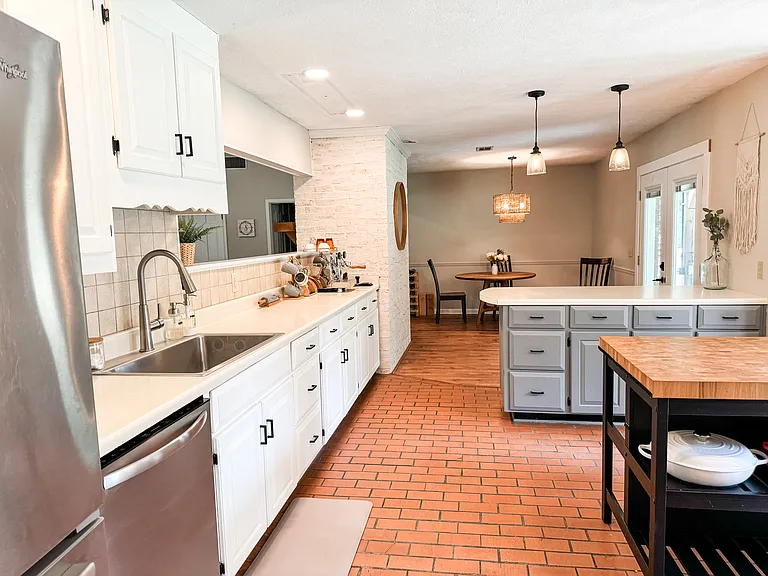 306 Oak Ridge Cir — Photo 15