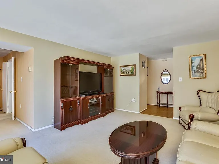18722 Walkers Choice Rd #4 — Photo 8