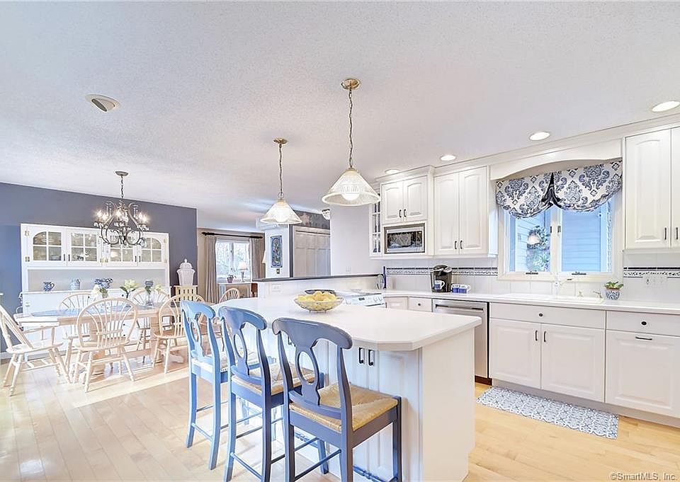 1st image of 28 Millstone Dr