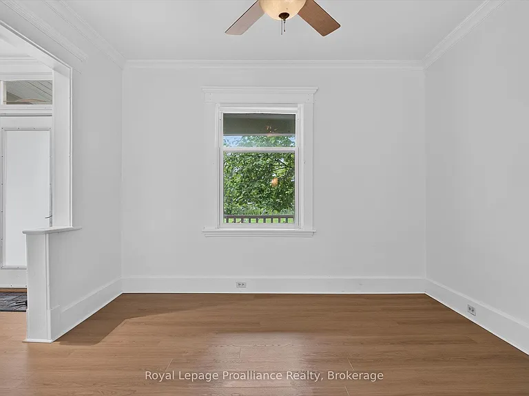 367 Edinburgh St — Photo 10