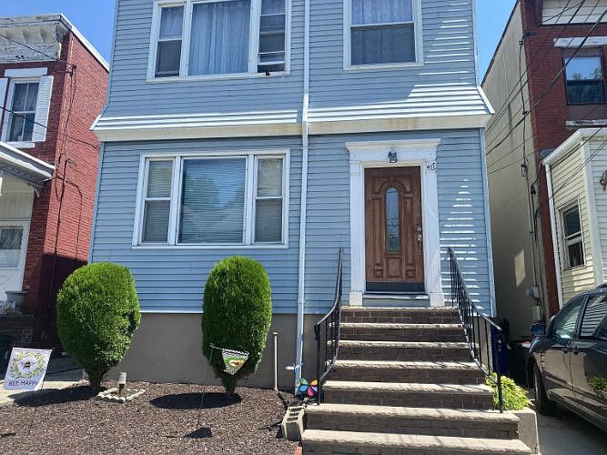 2nd image of 11 W 31st St #4