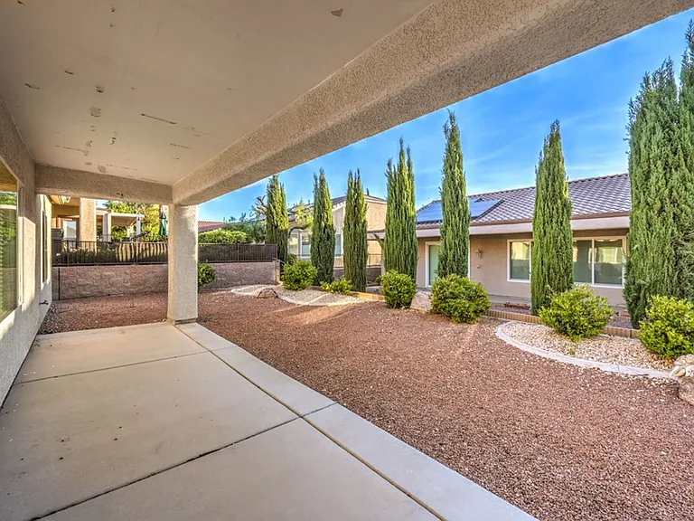 2103 Sawtooth Mountain Dr — Photo 24