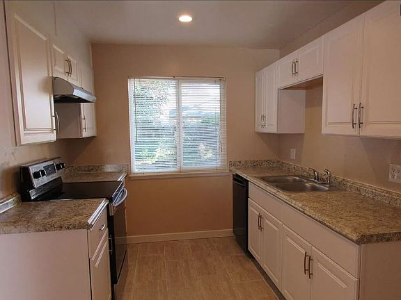 2nd image of 1449 Lincoln Blvd