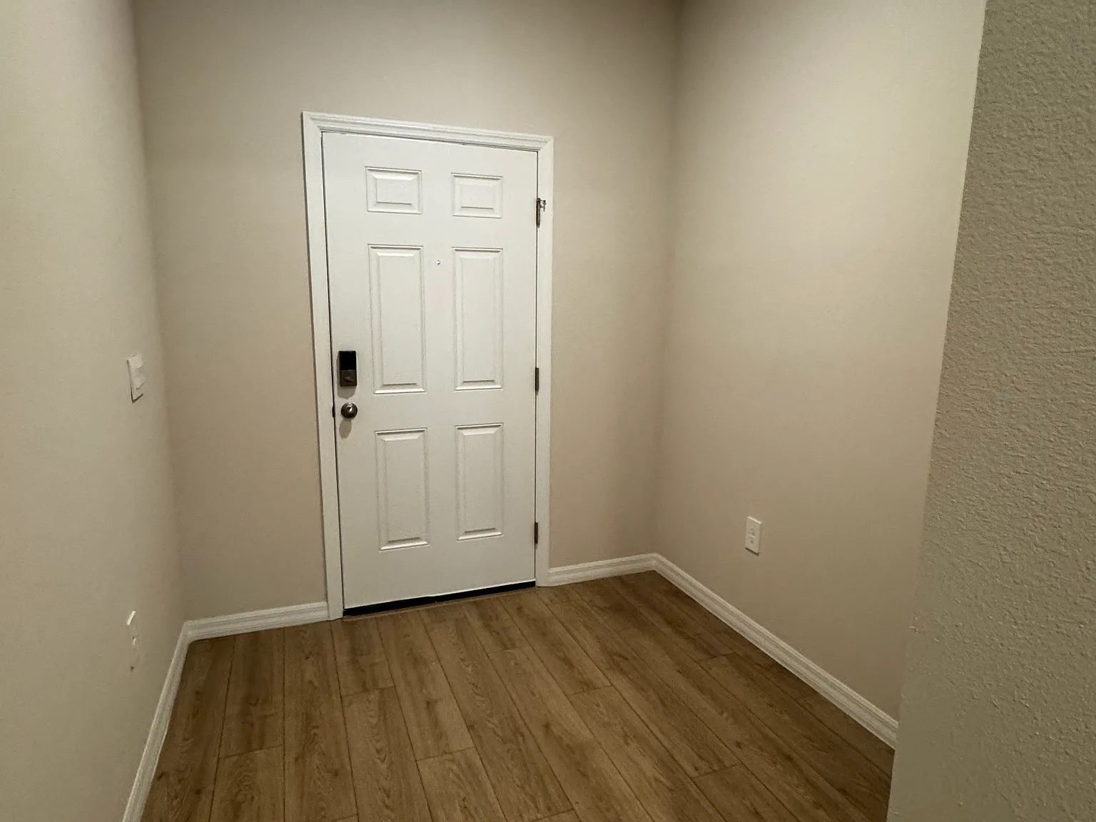 3 bed, 2.5 bath, 1673 sqft, $2,600 — Photo 3