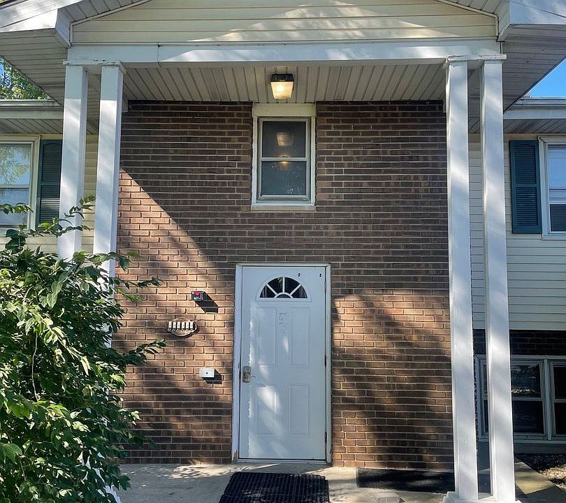 2106 Empire St Apartment Rentals Bloomington, IL Zillow
