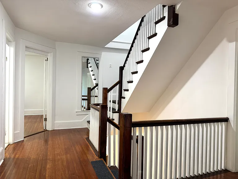 560 Taxter Rd — Photo 10