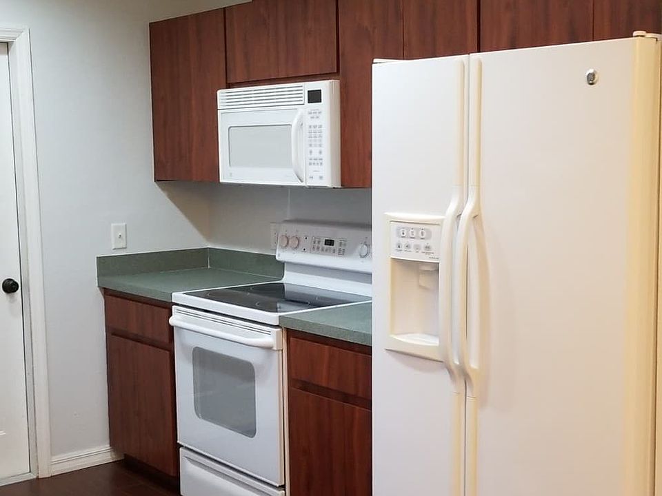 1st image of 806 Judy Ave