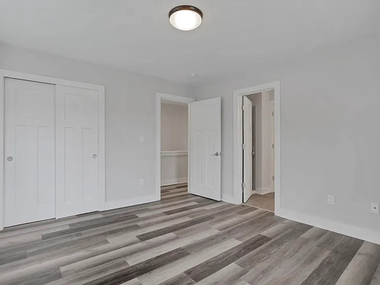 280-290 S State St #1-18 — Photo 11