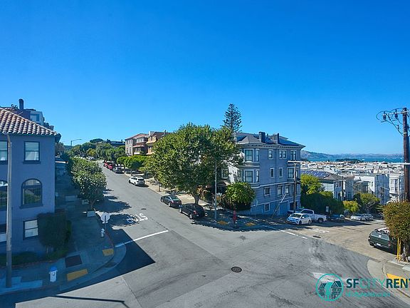 2nd image of 2960 Scott St #3