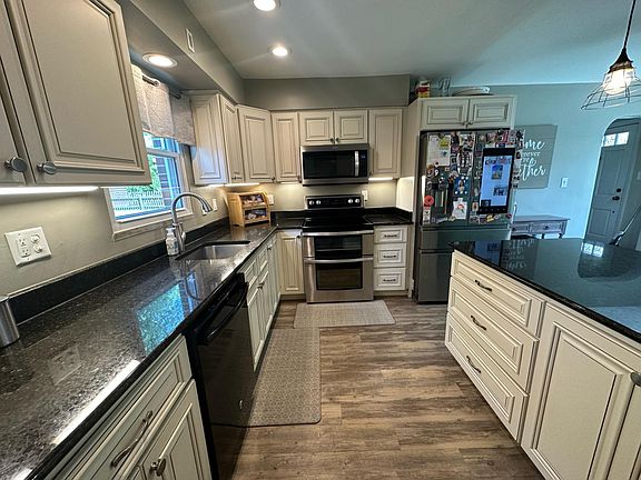 4th image of 559 Woodview Dr