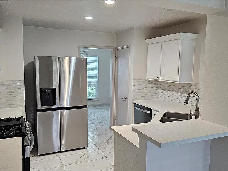 23510 Stratsborough Dr — Photo 3