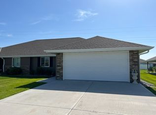 1004 W Meadow Ridge Rd, Norfolk, NE 68701