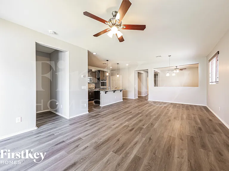 18068 W Tina Ln — Photo 3