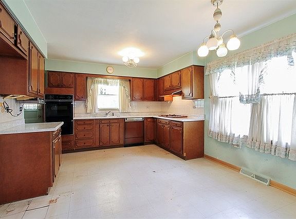 4th image of 410 N Dwyer Ave