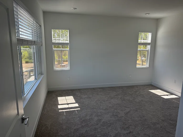 248 N Venice Pl — Photo 15