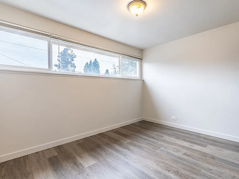Westernaire Apartments — Photo 8