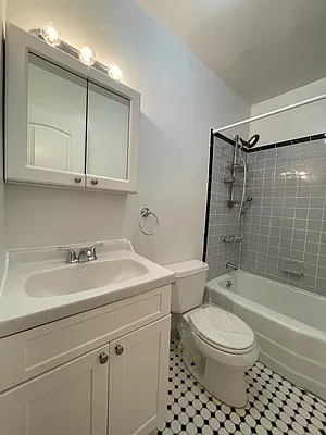 Rented by Haralmbos Gelalis, Landlord | media 9