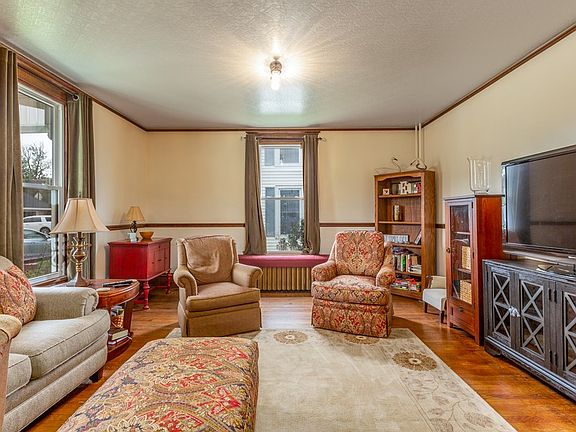 5th image of 201 W Strother St