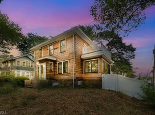 14 Parkview Ter, Newark, NJ 07112